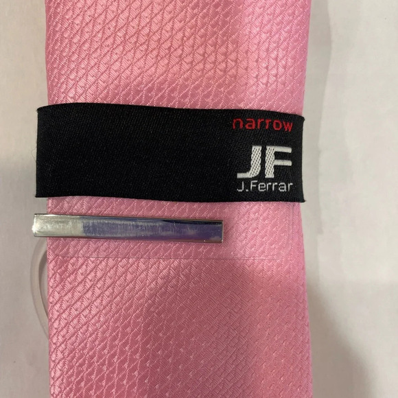 J. Ferrar Pink Narrow Tie With Silver Tie Clip NWT - Picture 3 of 3